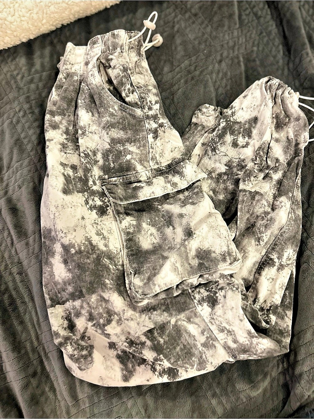 Forever 21 Women's Abstract Cargo Jogger Pants xs